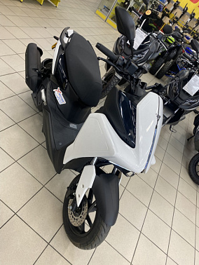 Скутер X-MOTORS CYCLONE PRO Белый